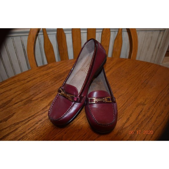 AEROSOLES Shoes - Aerosoles Nuwsreel Faux Leather Loafers 8.5